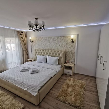 Tîrgu OcnaApartament Gold Luxuryアパートメント エクステリア 写真