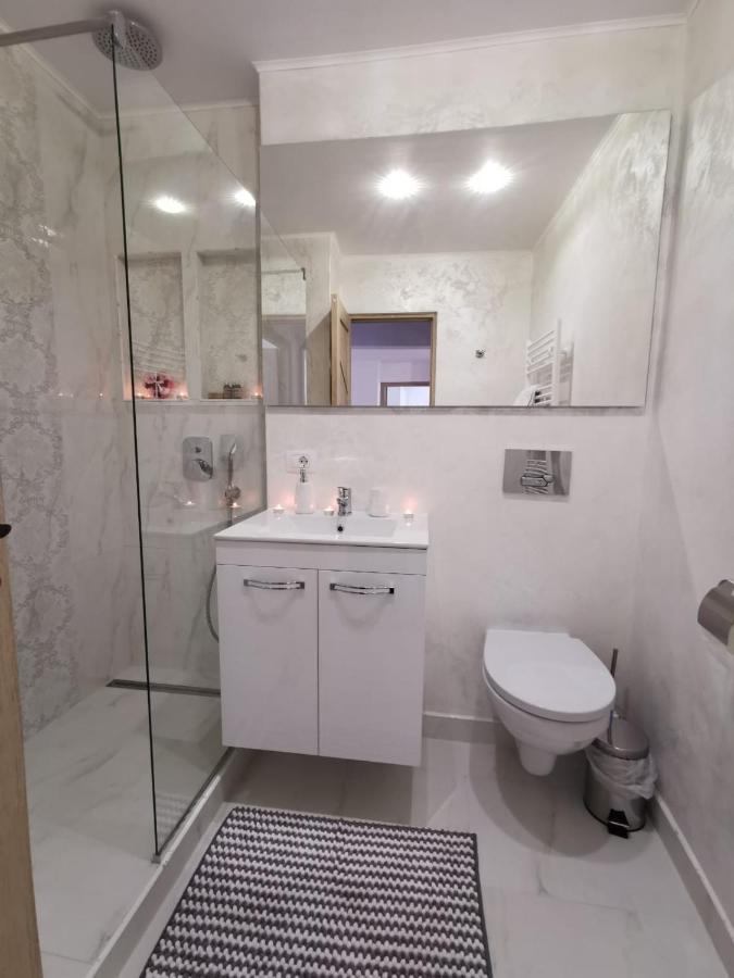 Tîrgu OcnaApartament Gold Luxuryアパートメント エクステリア 写真