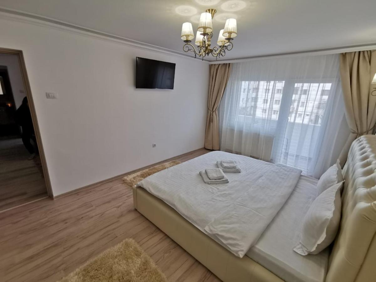 Tîrgu OcnaApartament Gold Luxuryアパートメント エクステリア 写真
