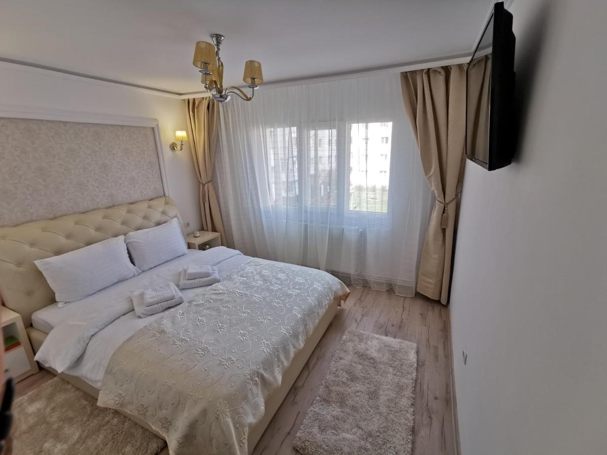 Tîrgu OcnaApartament Gold Luxuryアパートメント エクステリア 写真